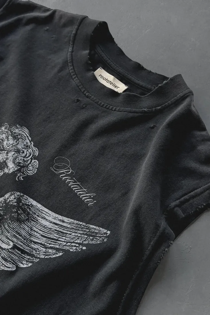 Tee-Detail mit Engel-Print